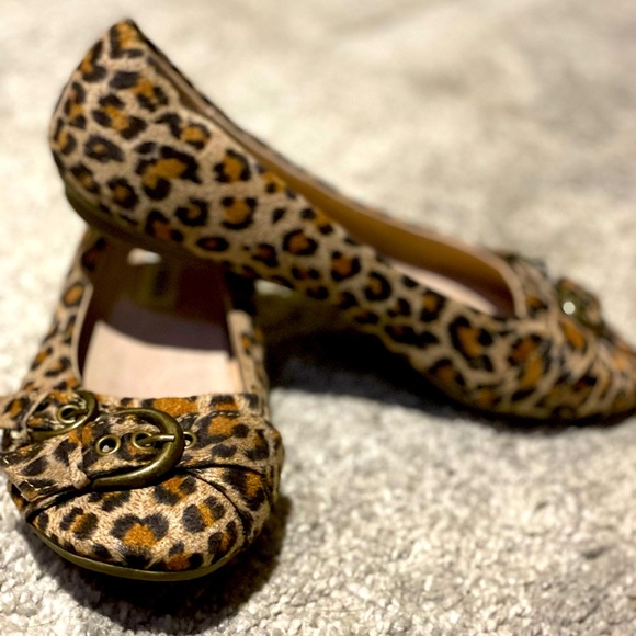 Steve Madden Leopard Flats, size 37 - Picture 2 of 5